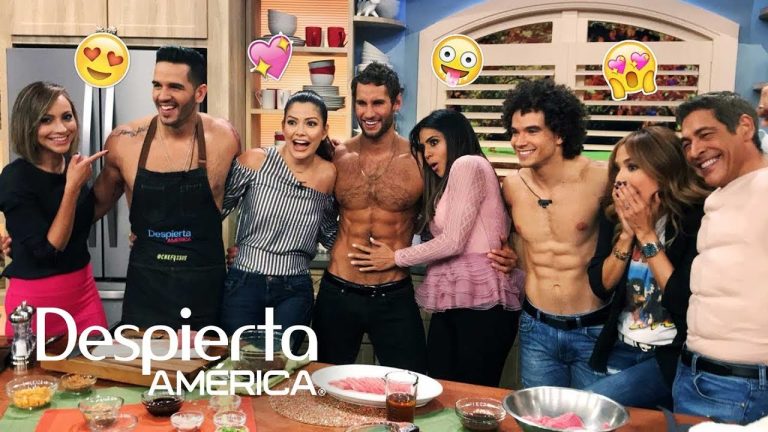 chef que cocina sin camisa