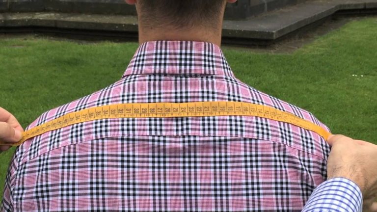 cuanto mide una camisa colgada