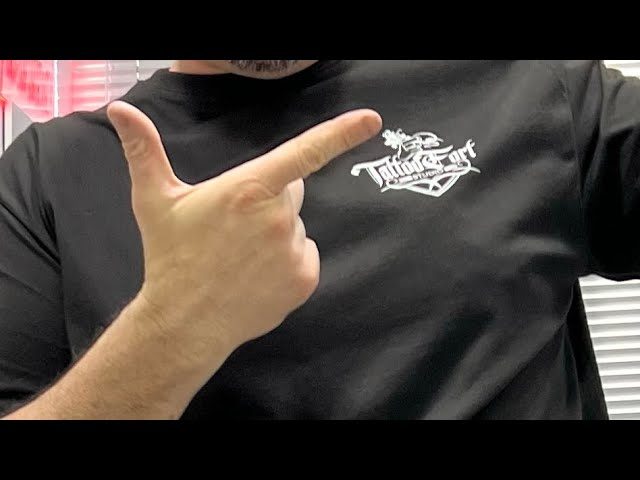 Camisetas que simulan tatuajes: la moda alternativa que necesitas conocer