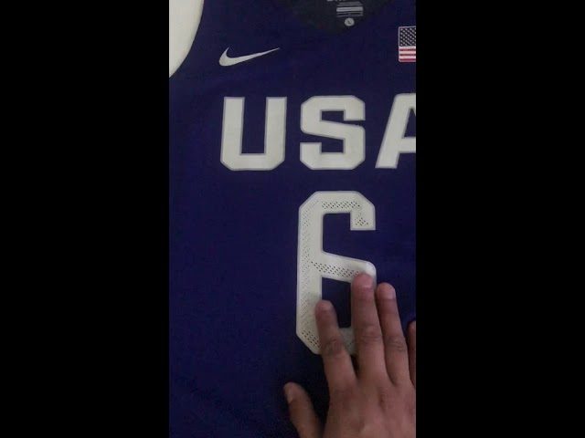 ¿Qué número de camiseta usa LeBron James en la NBA?